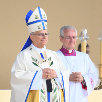 Il Papa ai francesi: «Non tenete la fede solo per voi stessi»