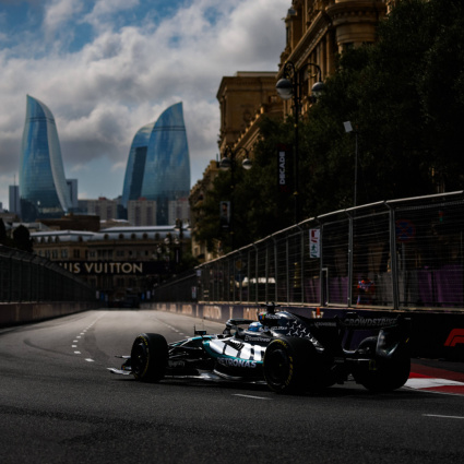 Russell gigantesco, Antonelli a muro: scintille a Baku