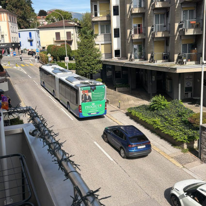 Furgone in panne blocca un bus (e anche una buona fetta di Lugano)