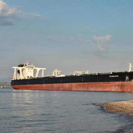 Petroliera urta una mina navale ed esplode nello stretto di Hormuz