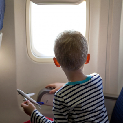 Il figlio compie due anni il giorno del volo per Basilea: EasyJet nega l'imbarco