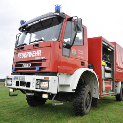 Incendio nel parcheggio: un'auto distrutta e più di 30 danneggiate