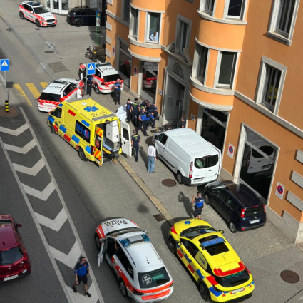 Intervento di polizia in via Ginevra, due giovani oppongono resistenza
