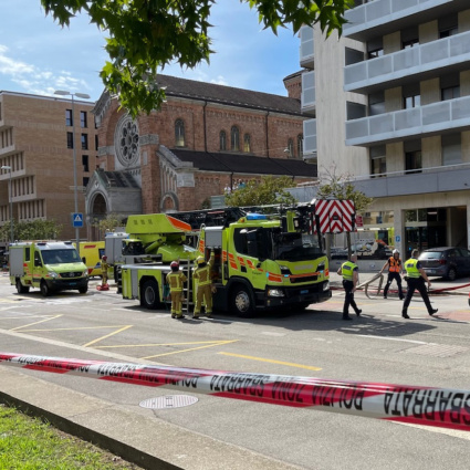 Fiamme in appartamento, un intossicato