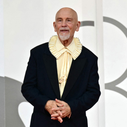 John Malkovich premiato come miglior attore a Venezia