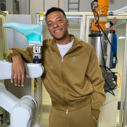 On, che colpo: "scippato" Mbappé alla Nike