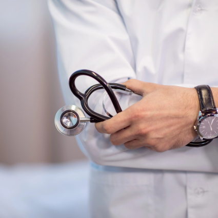 Carenza di medici, prorogate fino al 2032 le eccezioni per le assunzioni nei cantoni