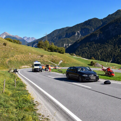 Scontro frontale sulla strada dello Julier, grave un motociclista