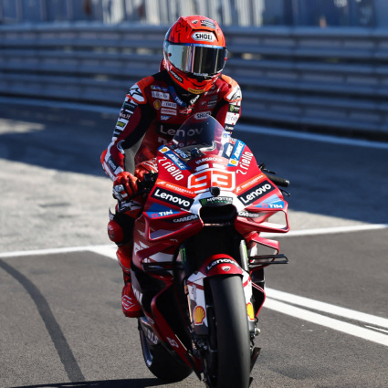 Successo e... Martin riagguantato: Marquez è leggendario