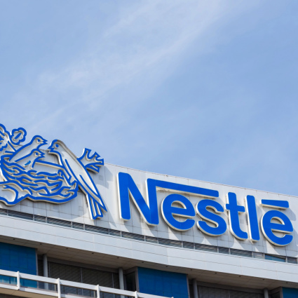 Dopo la decisione di Putin, Nestlé «valuta le opzioni disponibili»