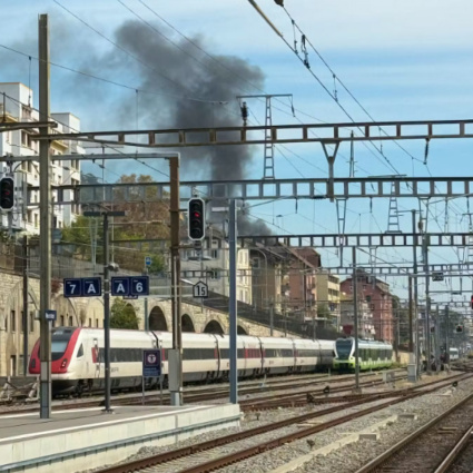 Esplosione in uno stabile vicino alla stazione: «Coinvolte diverse persone»