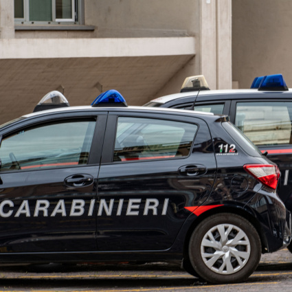 Non paga il conto del bar e aveva armi nell'auto: svizzero nei guai
