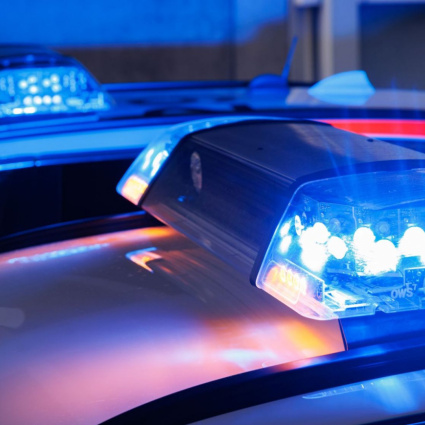 76enne investita da un camion: è grave