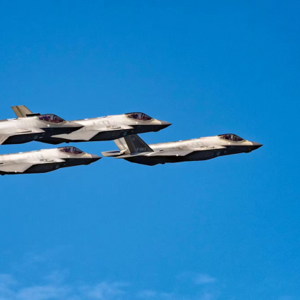 F-35: Pfister sotto torchio tra dubbi, consulenze esterne e segreti sul maxi-acquisto militare