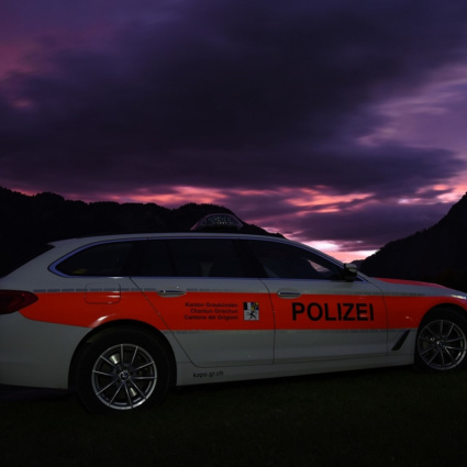 Giallo sull'anziana trovata morta in auto. La polizia: «C'è stato un intervento di terzi»
