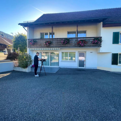 «Silenzioso, riservato», così i vicini del presunto killer di Aarau