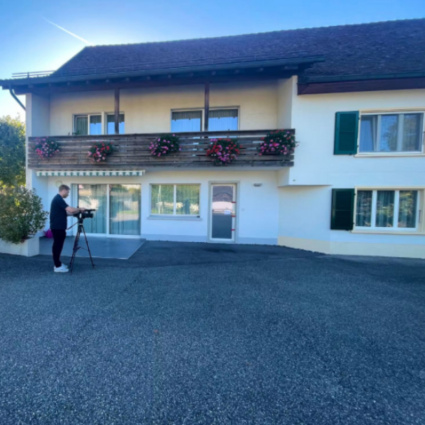 «Silenzioso, riservato», così i vicini del presunto killer di Aarau