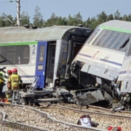 Treno investe un camion in Polonia e deraglia: quattro feriti