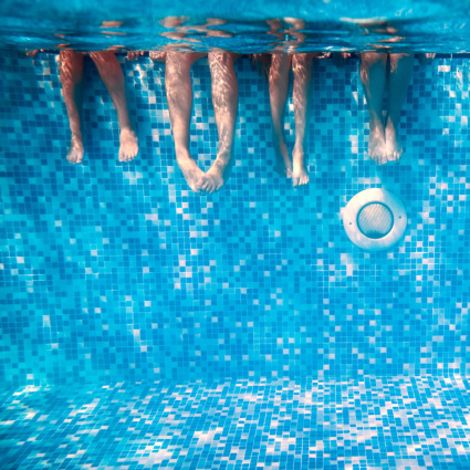 Canicola: affluenza record nelle piscine all'aperto