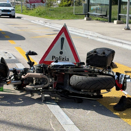 Centauro a terra soccorso dalla Rega. Ferite gravissime