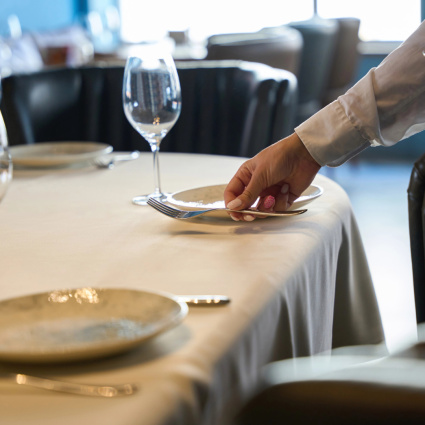 Hotel e ristoranti: i salari aumenteranno dello 0,6% nel 2027