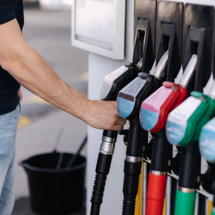 Salasso alla pompa: dopo il diesel, ora toccherà alla benzina?