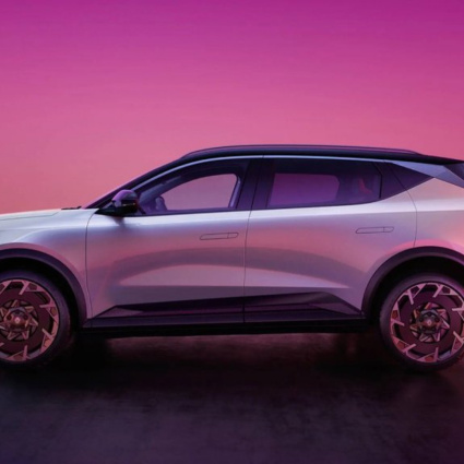 Renault, la Scenic diventa un SUV tecnologico
