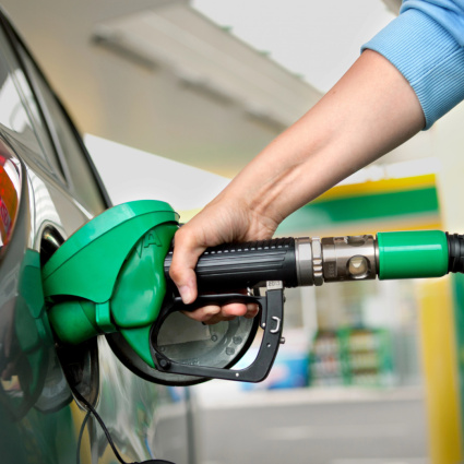 Approvato uno sconto sulla benzina di 17 centesimi al litro