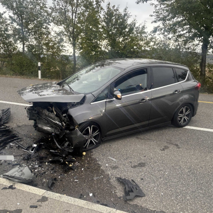 Scontro frontale a Birr: quattro feriti