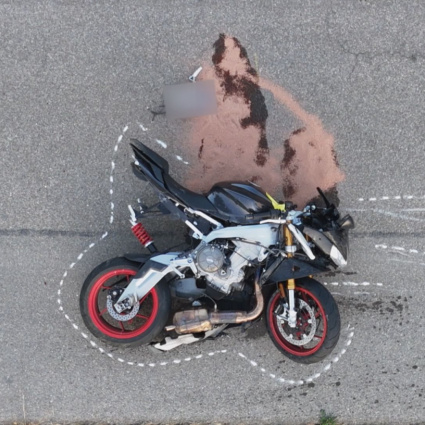 Scontro tra auto e moto, 20enne gravemente ferito