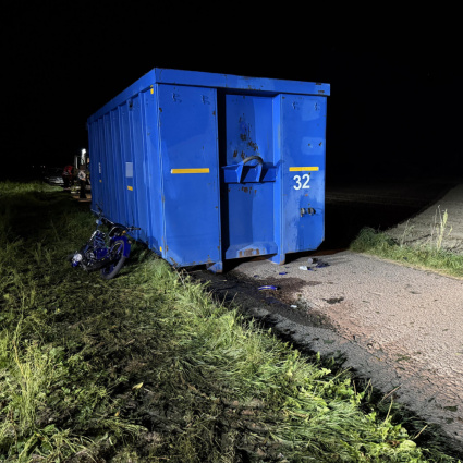 Si schianta contro un cassone con il motorino: grave un 15enne