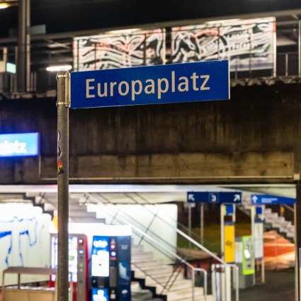 Si trovava sui binari, adolescente travolto mortalmente da un treno
