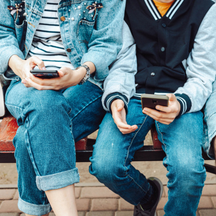 Nove svizzeri su dieci vogliono bandire i social ai minori