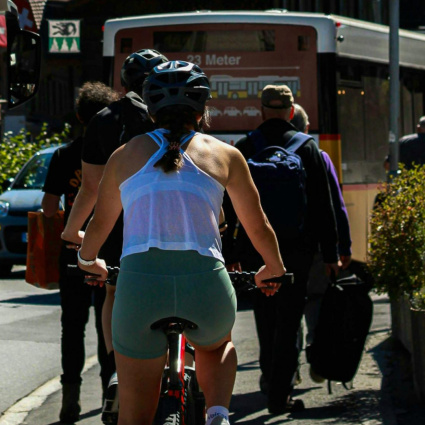 Un metro e mezzo nel sorpasso delle bici deve diventare obbligatorio?
