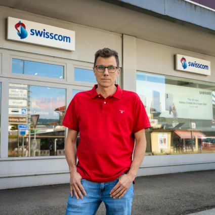 Aiuta l'anziana vicina ad annullare degli abbonamenti, Swisscom lo licenzia dopo 38 anni