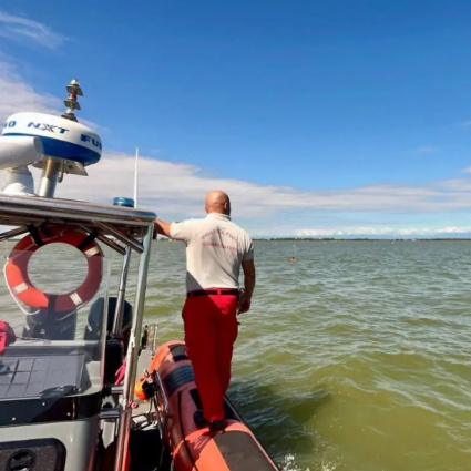 Giovane coppia di sposi distrutta a Venezia, dopo lo schianto in laguna