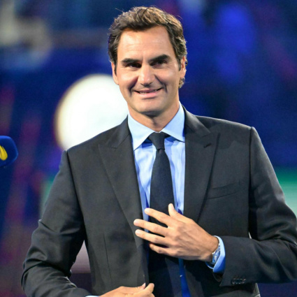 «Anche tu hai due figlie, avresti potuto fare di più»: una leggenda del tennis attacca Federer