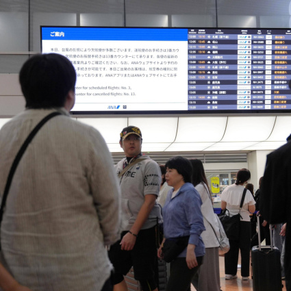 Il tifone Dujuan si avvicina a Tokyo: almeno 275 voli cancellati