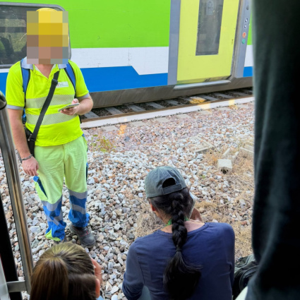 Bloccati da quasi tre ore nel treno Tilo