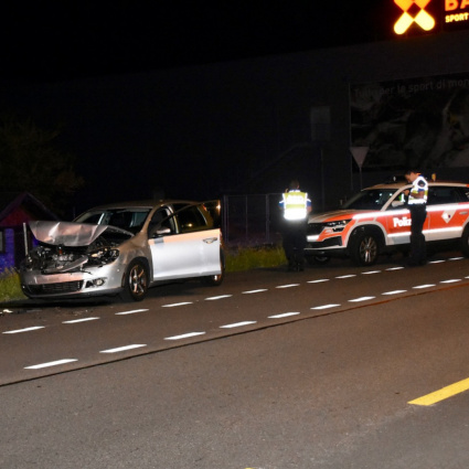 Automedica urtata da un'auto sulla cantonale a Contone