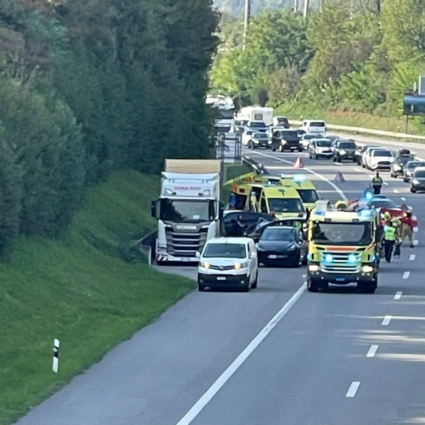 Scontro auto-camion sull'A2, interviene la Rega