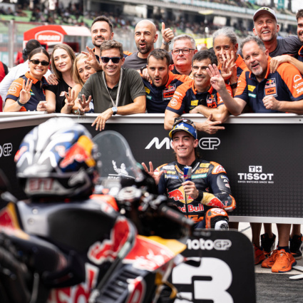 Fulmine Acosta, ma festeggia (anche) Marquez