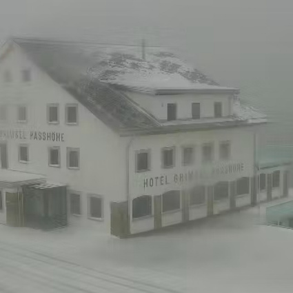 Arriva la neve in montagna: chiusi diversi passi alpini