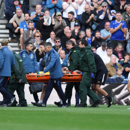 Chelsea in ansia: gravemente ferito alla testa, Emiliano Martinez esce in barella