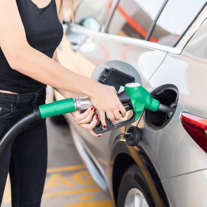 Prezzo di benzina e diesel in calo