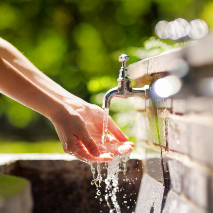 Acqua: un bene prezioso che «deve tornare a beneficio di noi tutti»