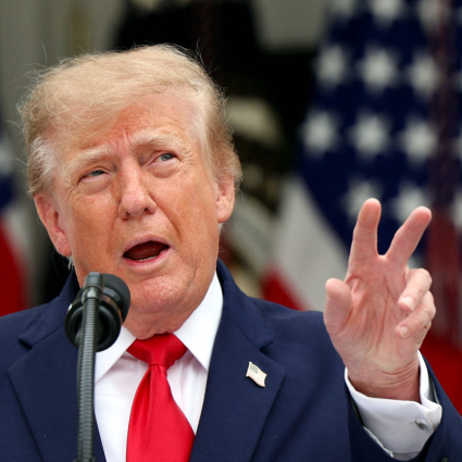 Trump scherza: «Un robot al mio posto per la campagna elettorale»
