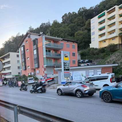 Caslano, traffico paralizzato: incidente coinvolge un motociclista