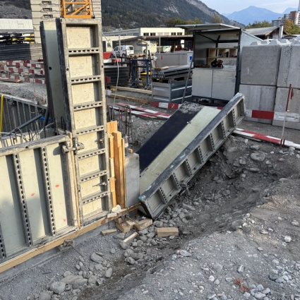 Incidente sul lavoro: operaio schiacciato da una cassaforma da un quintale