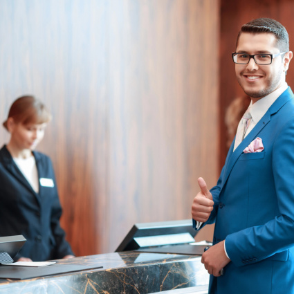 La "legge dei contanti" vince: ristoranti e hotel devono accettarli